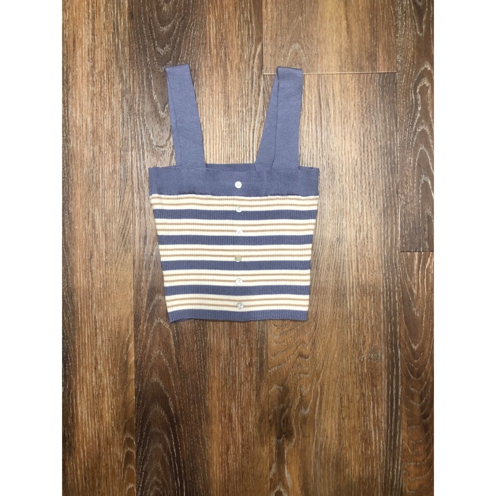 💜Cropped button up kitted top WITH TAGS!!!